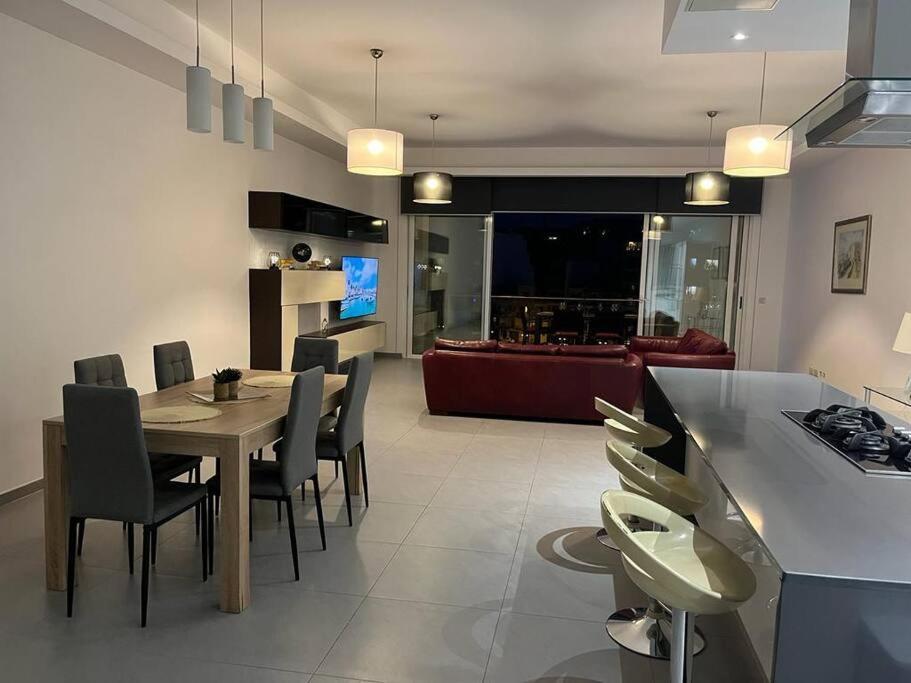 Seafront Two Bedroom Apartment San Ġiljan Exterior foto